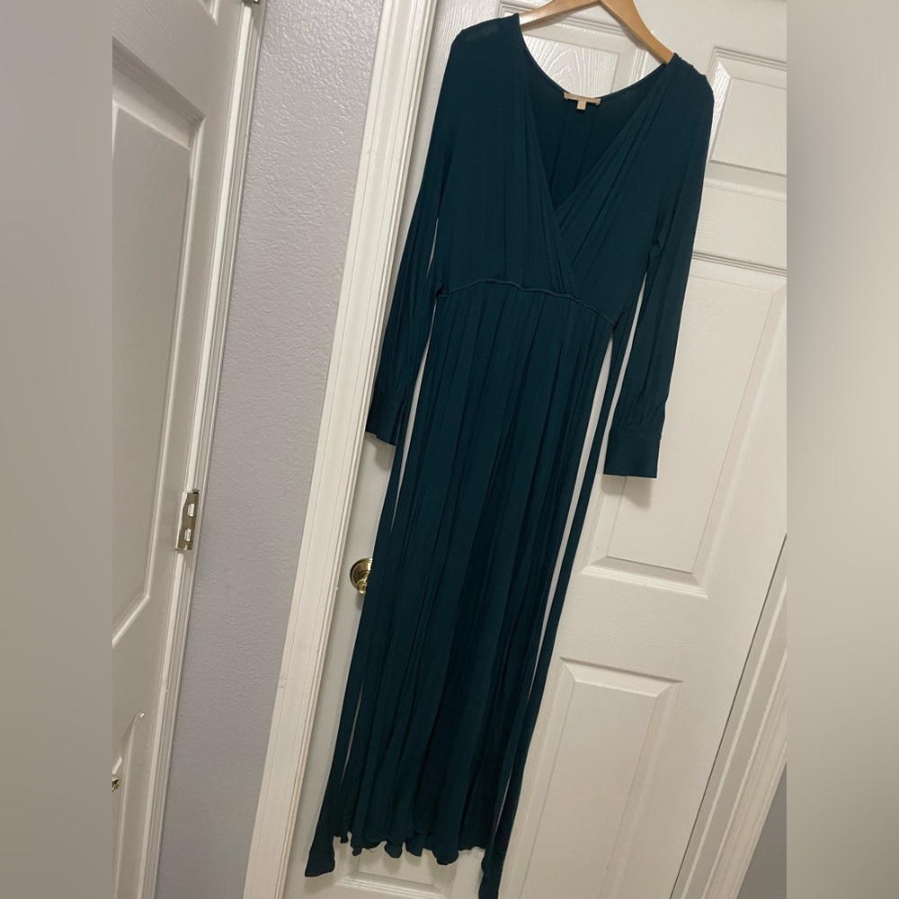 Maxi - Picture 2 of 3